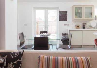 14-Burley-Close-7-400x284